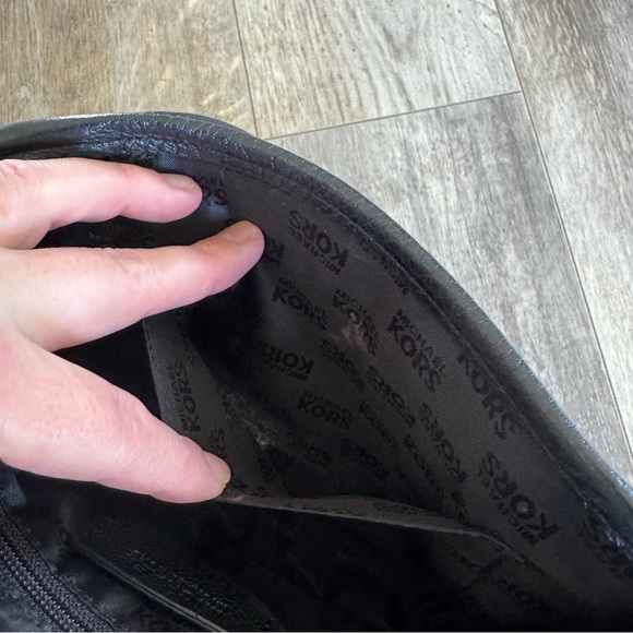 Michael Michael Kors Chain-linked Pebbled Leather Crossbody Bag - Black & Gold - Picture 5 of 12